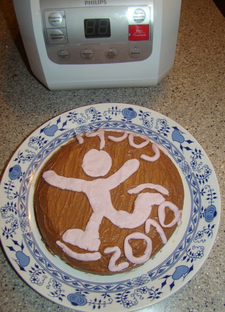 Олимпийский торт, украшенный рисунком фигуристки.