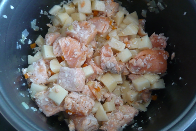 "Суп рыбный из сёмги с рисом" в мультиварке