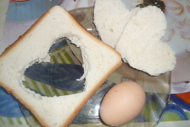 "Бутерброд с яйцом" – Рецепт для мультиварки. Фото приготовления на сайте multipovara.ru