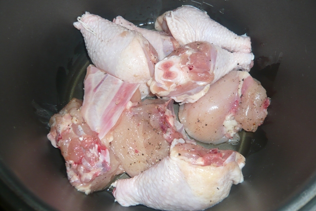 "Курица в сметанном соусе" – рецепт для мультиварки Redmond
