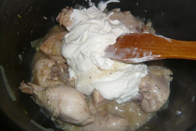 "Курица в сметанном соусе" – рецепт для мультиварки Redmond