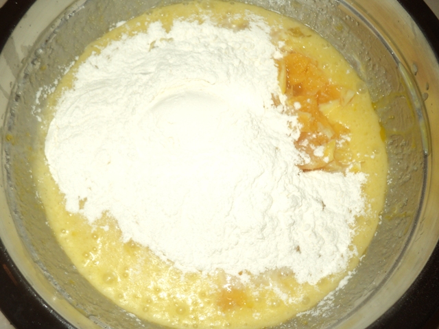 Апельсиновый пирог - Рецепт для мультиварки - приготовление - фото
