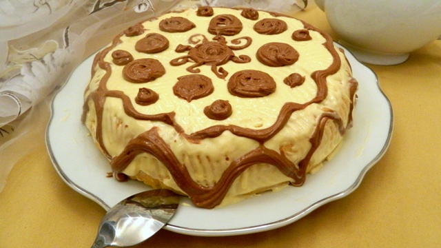 Бисквитный торт с масляным кремом в мультиварке