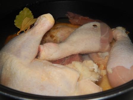 Холодец на курице из говядины – выкладывем куриные голени