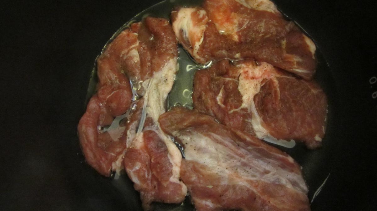 Свинина под сыром в мультиварке. Фото рецепта