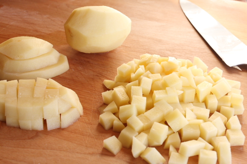 Рецепт для мультиварки: Картофель нарезанный кубиками