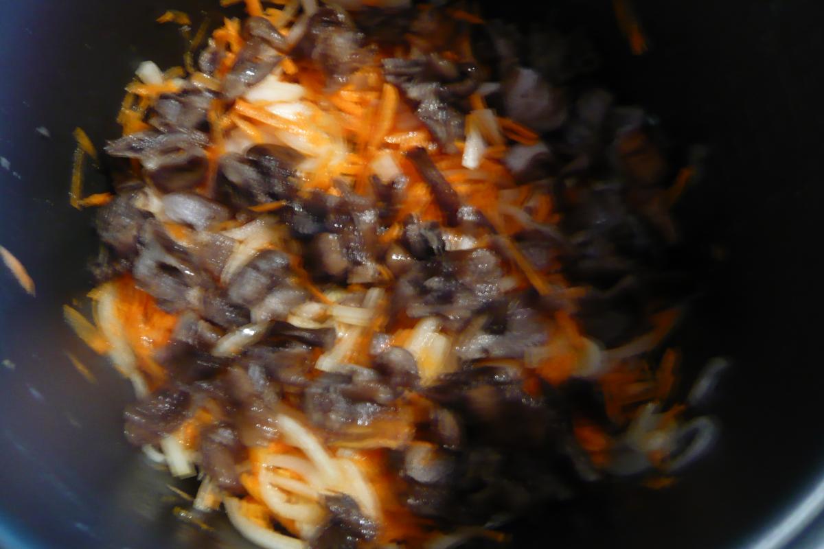 Куриные окорочка тушеные с овощами и грибами в мультиварке