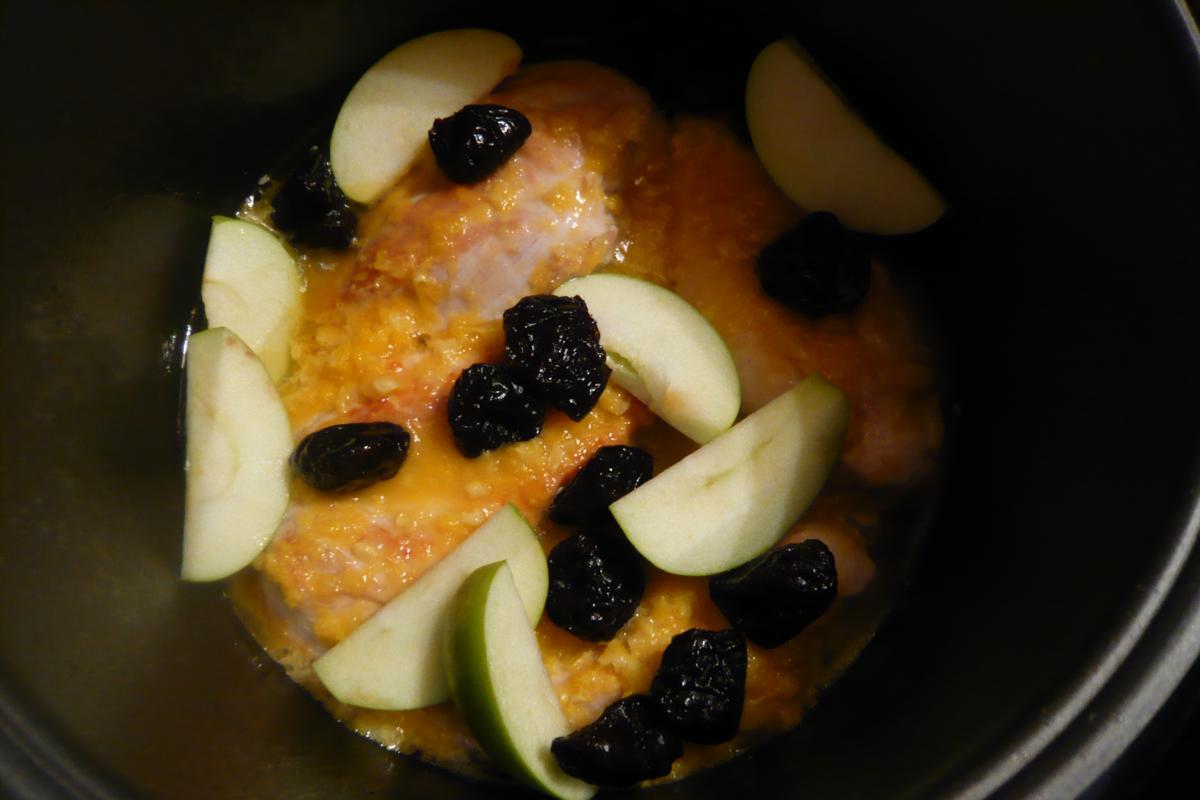 Фото рецепта для мультиварки: "Филе кур с яблоками и черносливом"