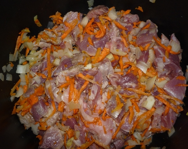 Перловая каша со свининой из мультиварки | фото приготовления блюда на сайте multipovara.ru