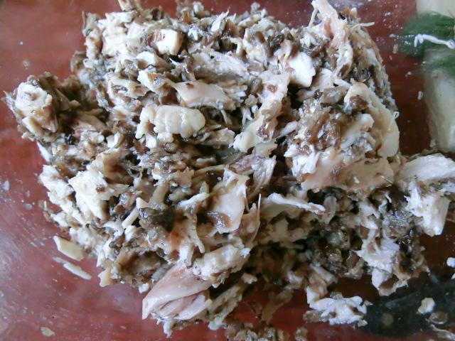 Рецепт для мультиварки: Пирог из лаваша с курой и грибами - натертый сыр смешиваем с курицей и грибами