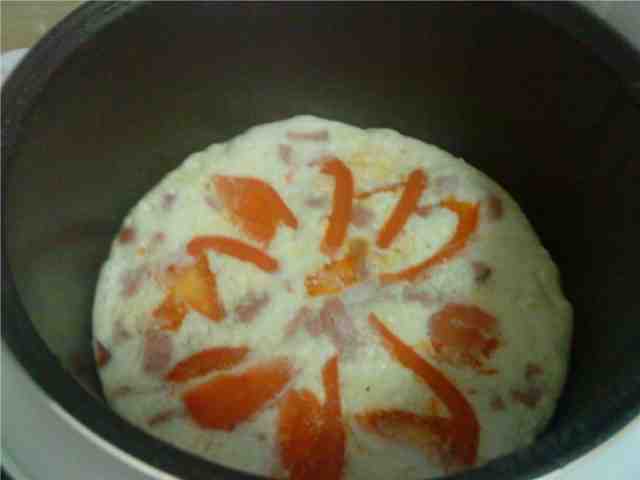 Фото рецепта для мультиварки: Омлет с помидорами в мультиварке Scarlett