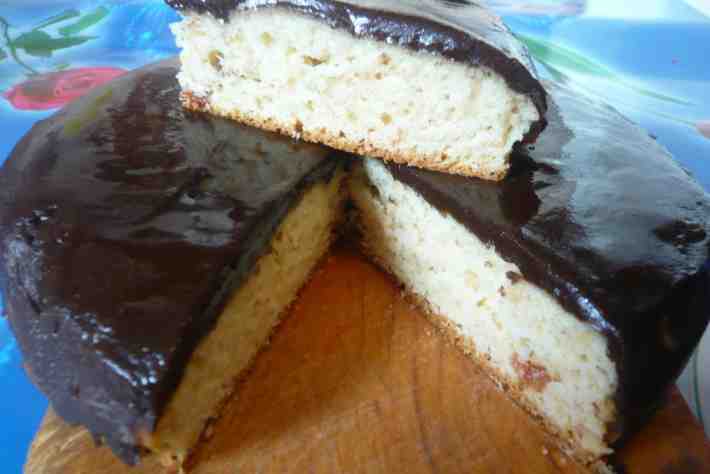 Фото рецепта "Кекс с изюмом в шоколадной глазури" в мультиварке