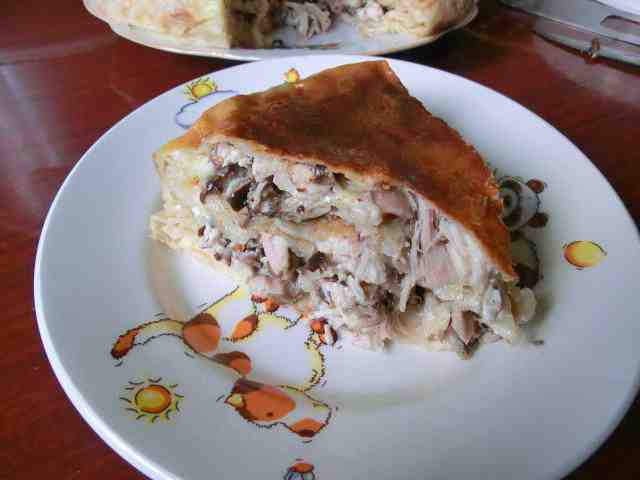 Фото рецепта: Пирог из лаваша с курой и грибами в мультиварке