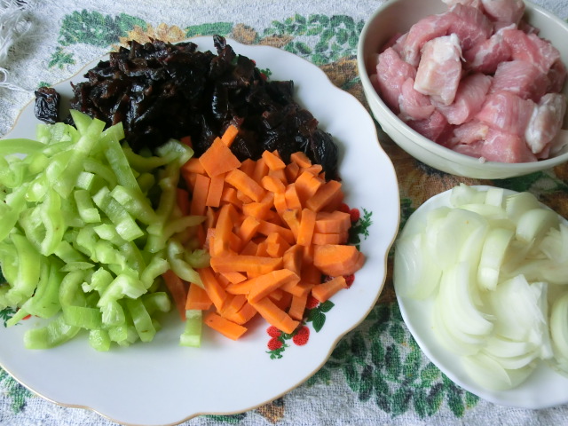 Фото рецепта: Свинина с черносливом - ингредиенты