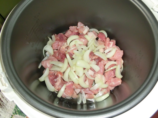 Фото рецепта: Свинина с черносливом в мультиварке